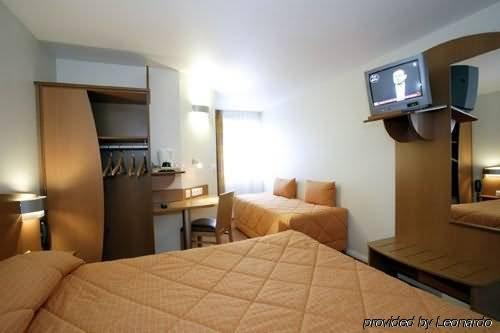 Kyriad Rennes Nord Hotel Pokoj fotografie